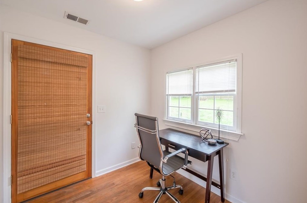 1619 Wainwright Dr, Atlanta GA  exterior