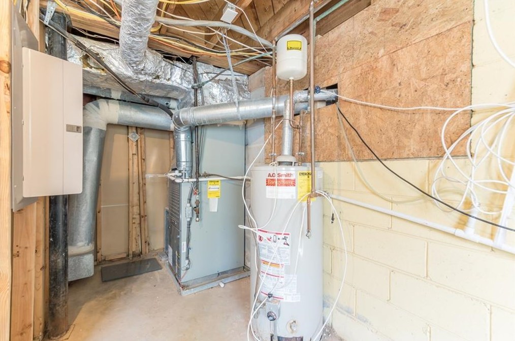 2537 Coralwood Dr, Decatur GA  30033-1333 exterior