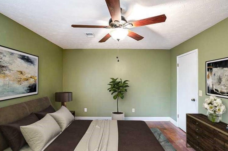 714 Mountain Village Dr, Stone Mountain, GA 30083-3683