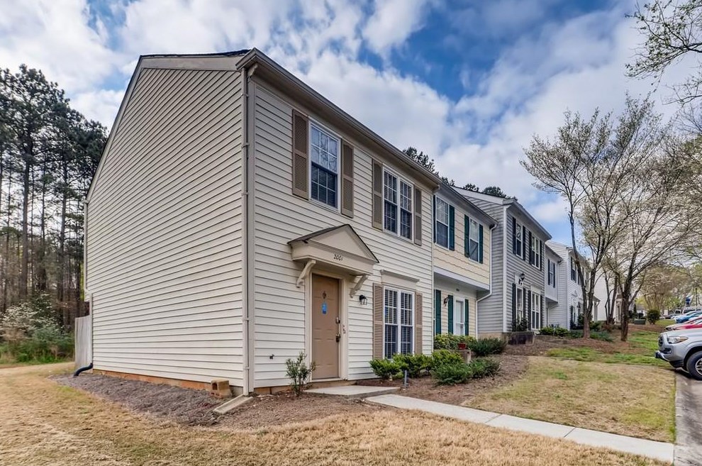2001 Queen Anne Ct, Atlanta, GA 30350-2093