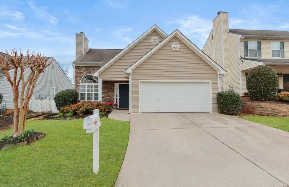 294 Greystone Cir, Hiram, GA 30141