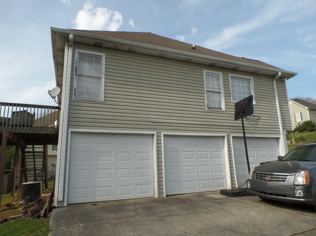 352 Saddle Brooke Dr, Dallas, GA 30132-8323