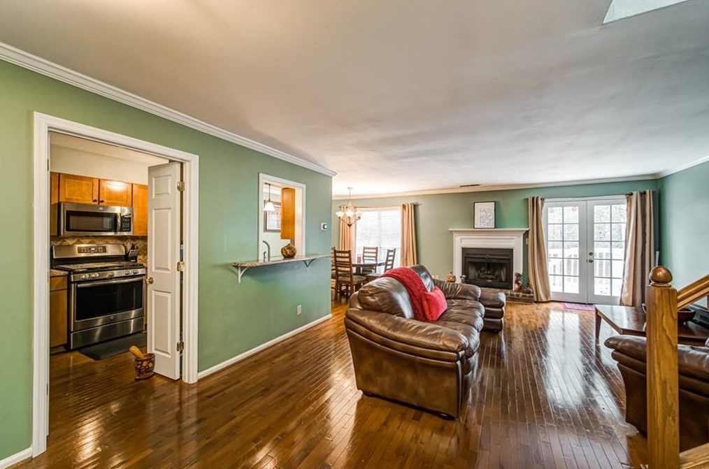 304 Bridge Ln, Smyrna, GA 30082-3835