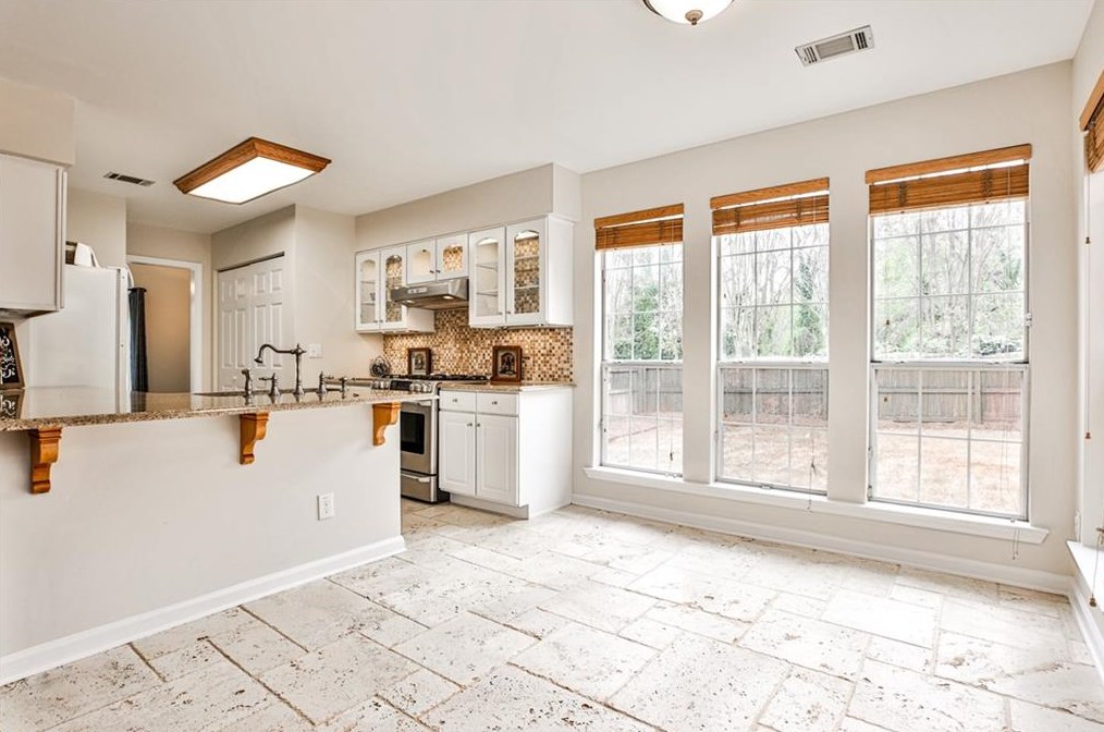 2790 Ashwood Pl, Decatur GA  30030-4193 exterior