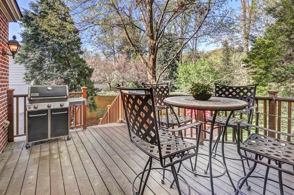 50 Woodcrest Ave, Atlanta GA  30309-1525 exterior