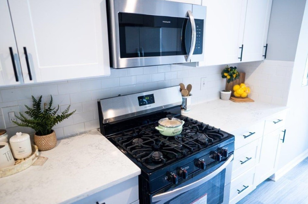 2091 Newnan St, Atlanta GA  30344-1634 exterior