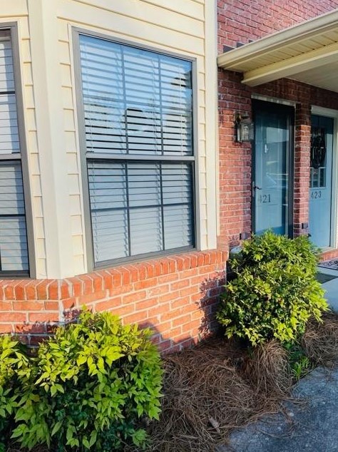 421 Mt Vernon Dr, Calhoun, GA 30701