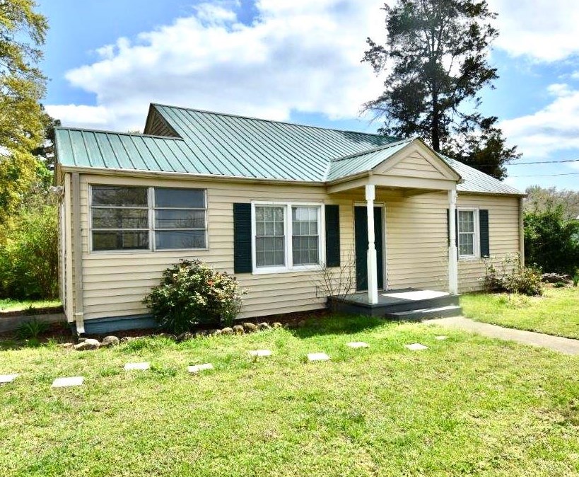 50 Wade St, Winder, GA 30680