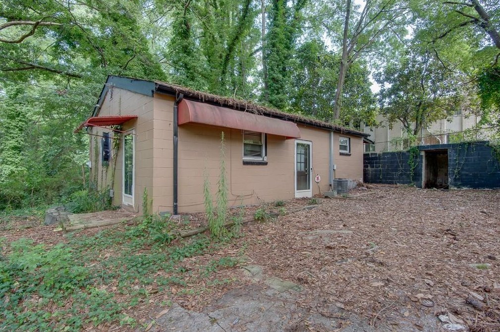 2189 Park Ter, Atlanta, GA 30337-1733