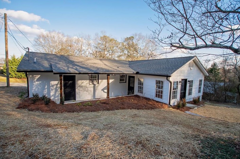219 Hillcrest Dr, Calhoun, GA 30701-2523
