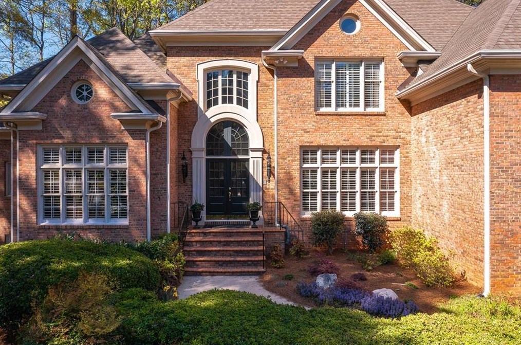 2210 River Cliff Dr, Roswell, GA 30076-3901