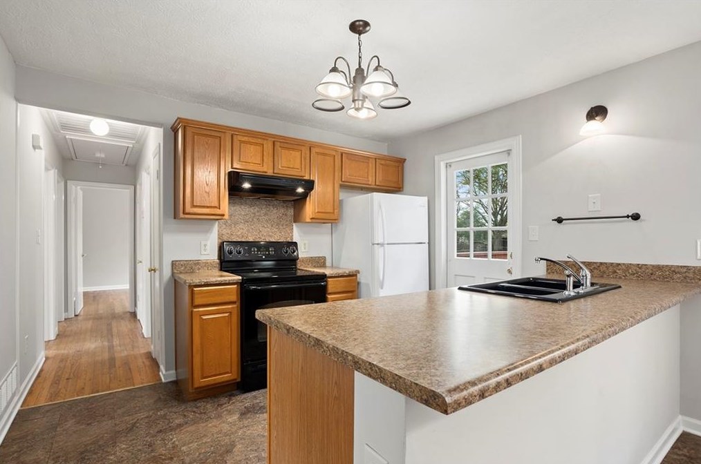 877 King Dr Se, Conyers, GA 30094