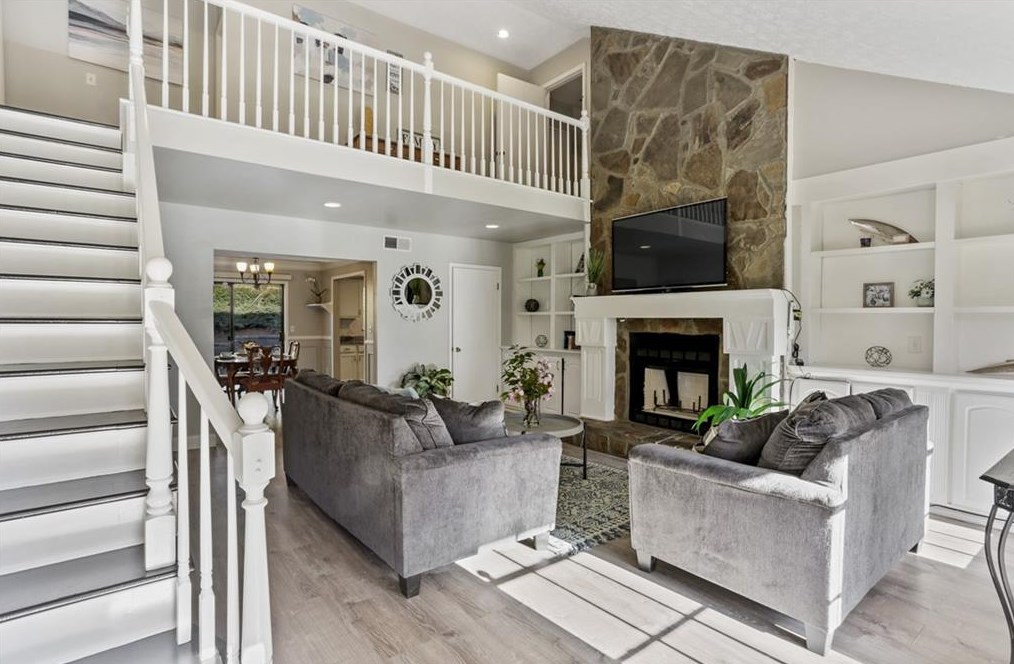 940 Lake Haven Ct, Roswell, GA 30076-2564