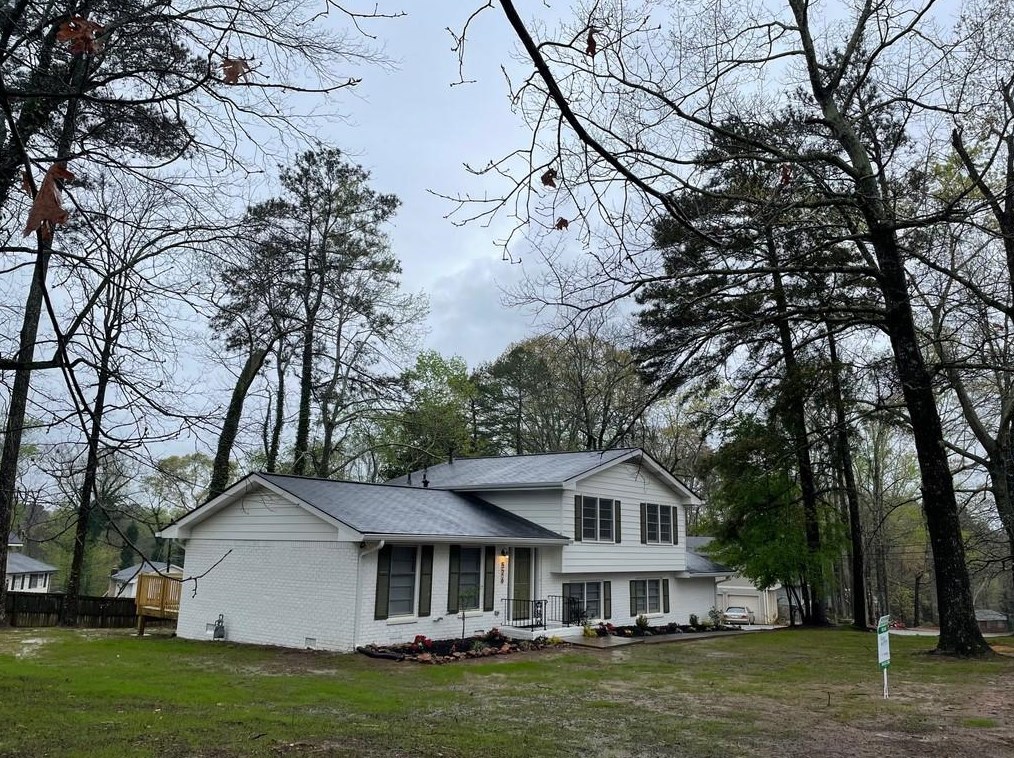 526 Rockborough Dr, Stone Mountain, GA 30083-3810