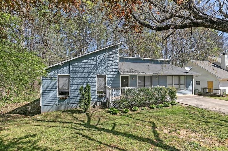 422 Ridgetop Dr, Acworth, GA 30102-8103