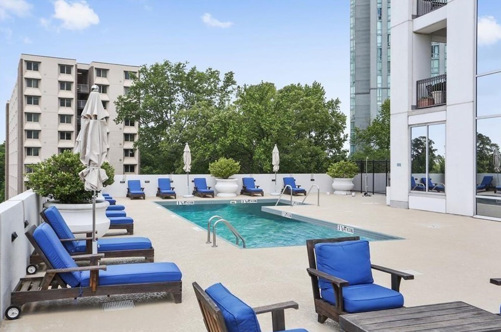 2828 Peachtree Rd, Atlanta GA  30305-5111 exterior