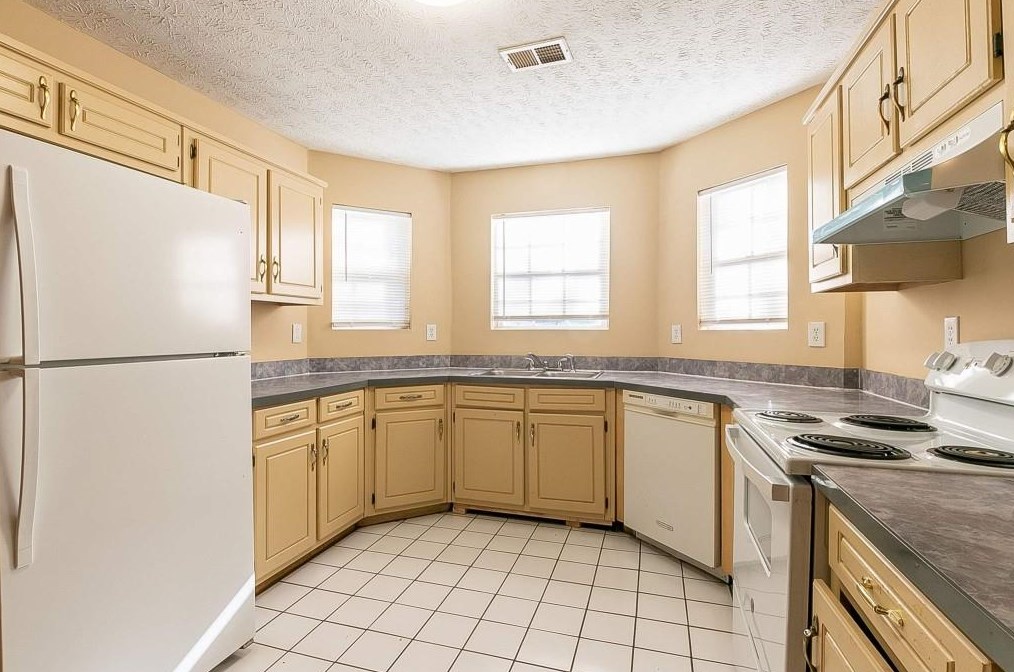 3738 Soapstone Rd, Decatur GA  30034-6911 exterior