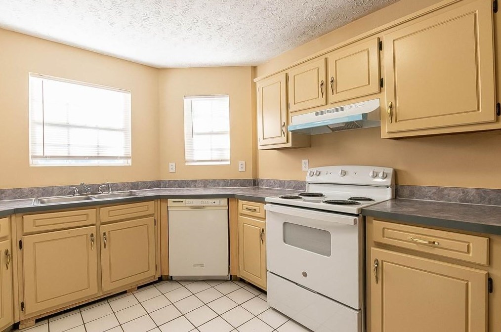 3738 Soapstone Rd, Decatur GA  30034-6911 exterior