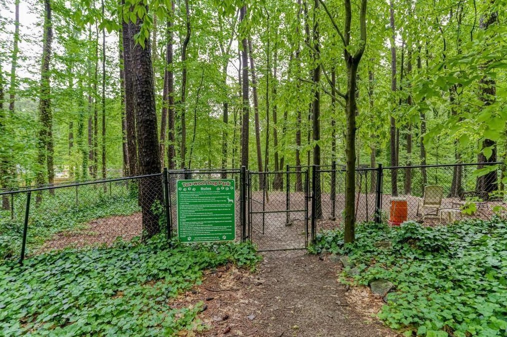 306 Tuxworth Cir, Decatur GA 30033-5602 exterior