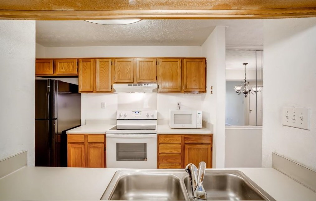 306 Tuxworth Cir, Decatur GA 30033-5602 exterior