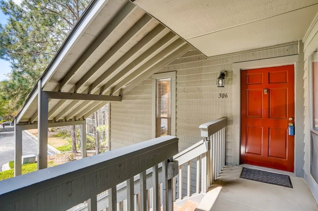 306 Tuxworth Cir, Decatur, GA 30033-5602