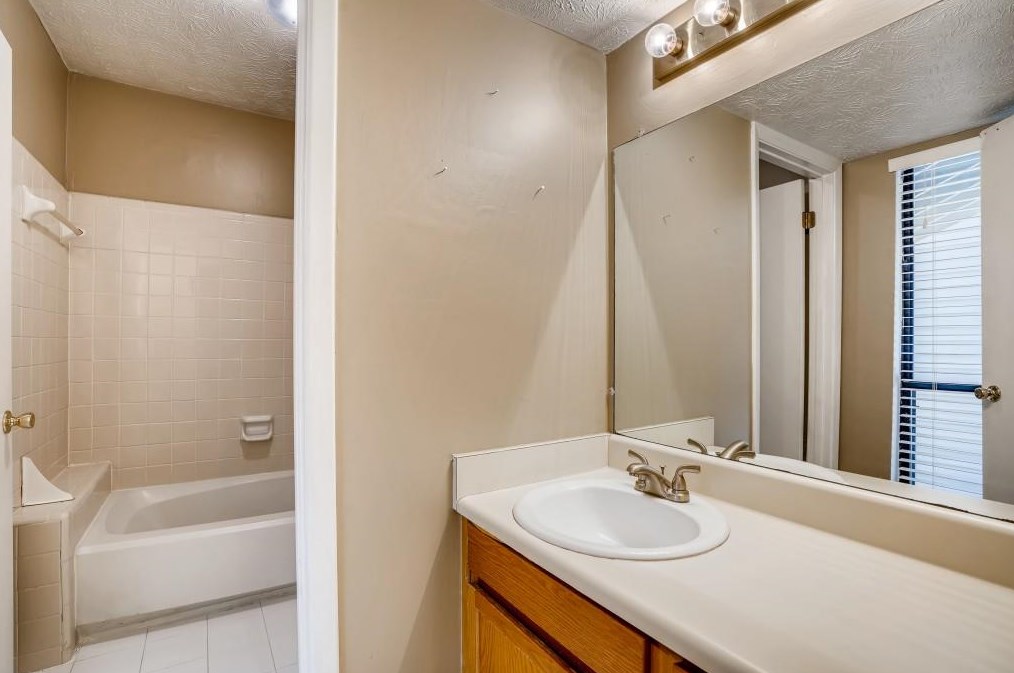 306 Tuxworth Cir, Decatur GA 30033-5602 exterior