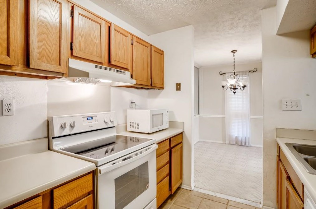 306 Tuxworth Cir, Decatur GA 30033-5602 exterior