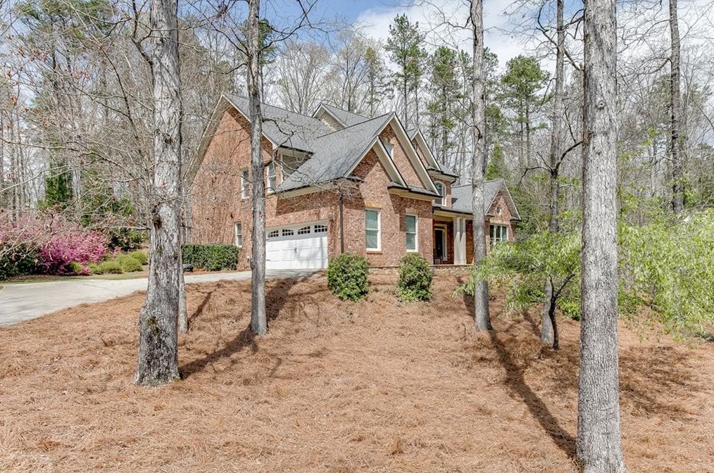 1050 Riverhill Dr, Bishop, GA 30621