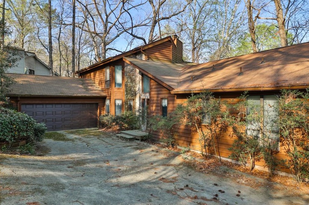 3889 Dundee Dr, Roswell, GA 30075-2637