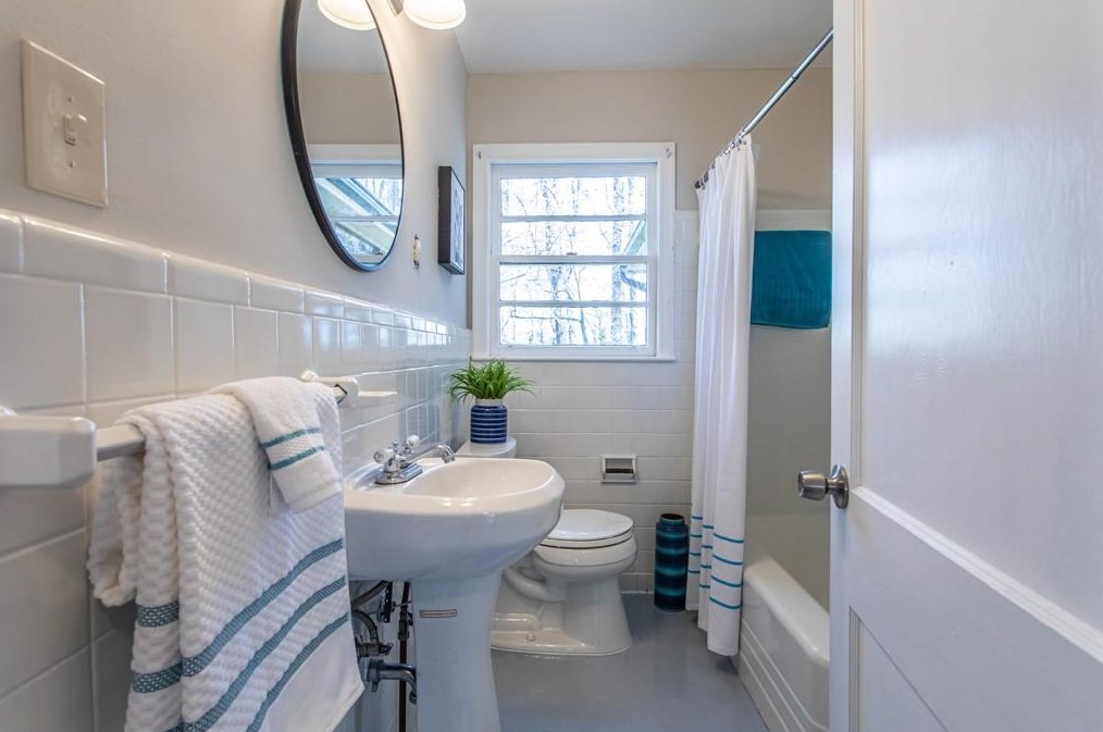 2278 Vistamont Dr, Decatur GA  30033-4704 exterior