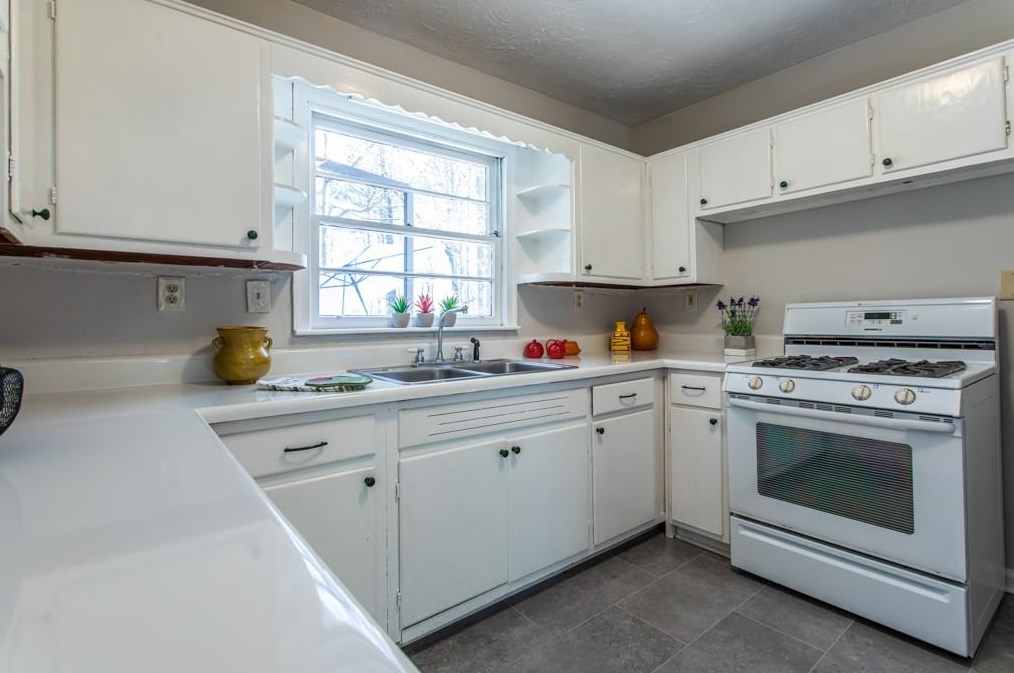 2278 Vistamont Dr, Decatur GA  30033-4704 exterior