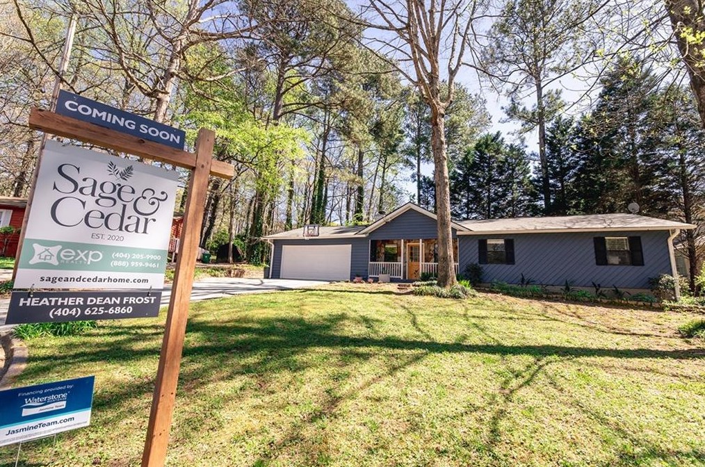 3220 Oakbrook Ln, Clarkston, GA 30021