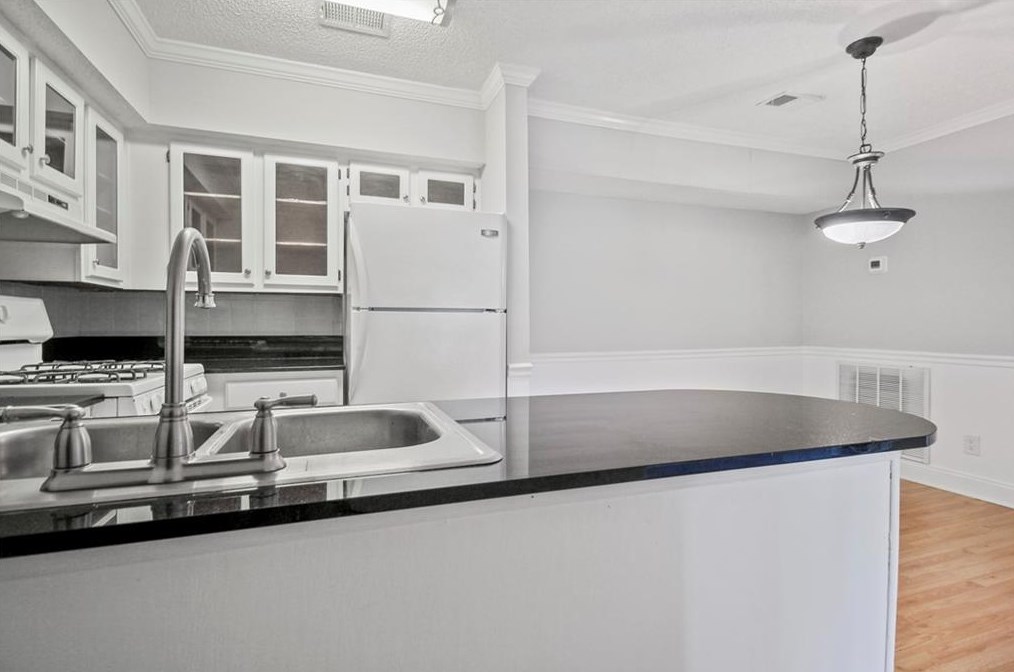 321 Cobblestone Trl, Avondale Est GA  30002-1210 exterior