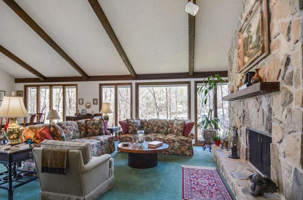 1965 Woodsdale Rd, Atlanta GA  30324-2763 exterior
