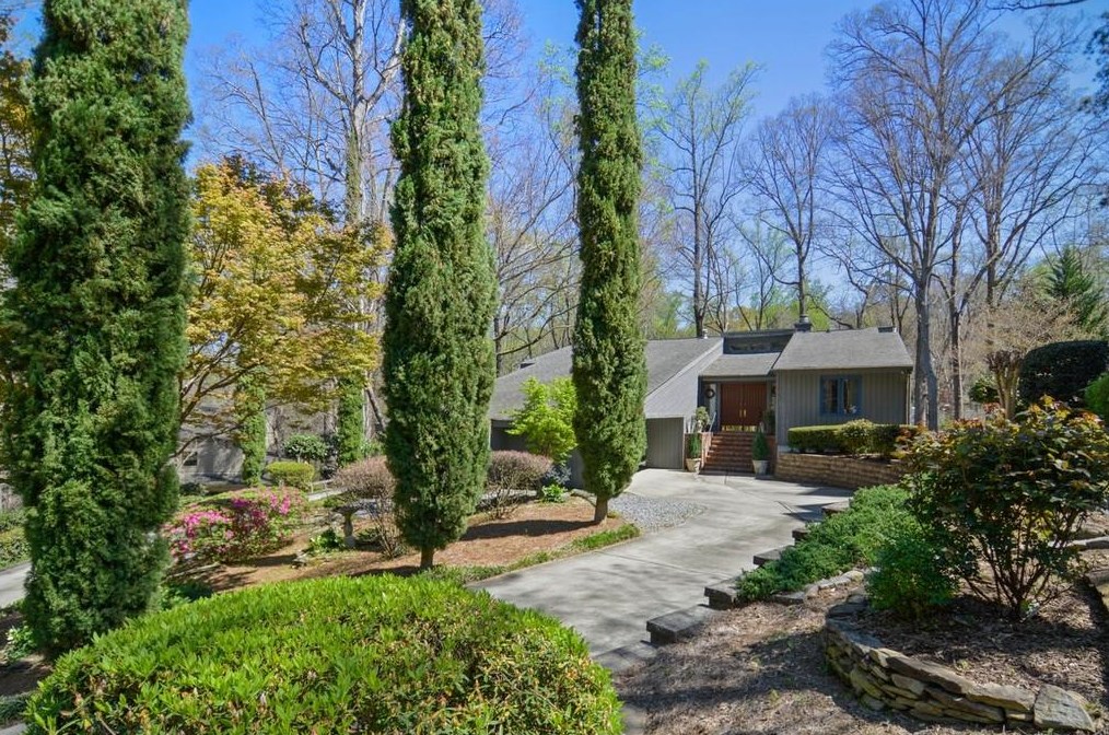 1965 Woodsdale Rd, Atlanta, GA 30324-2763