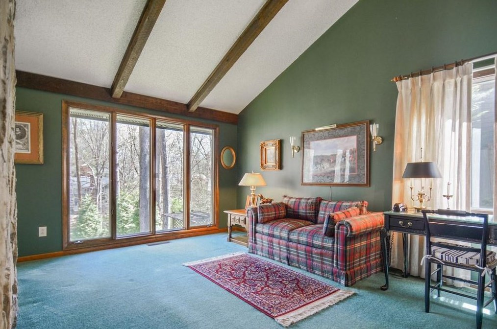 1965 Woodsdale Rd, Atlanta GA  30324-2763 exterior
