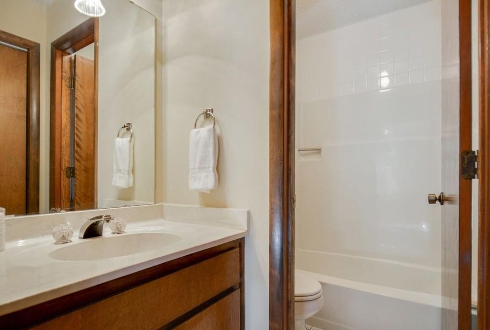 1965 Woodsdale Rd, Atlanta GA  30324-2763 exterior