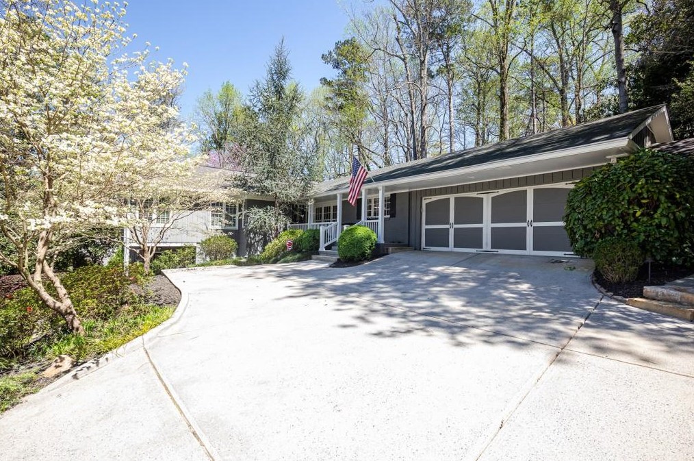 3261 Pinestream Rd, Atlanta, GA 30327-2201
