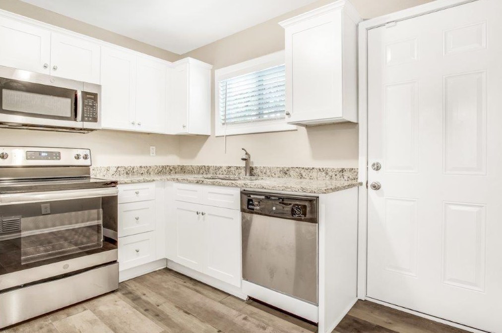 1667 Hollyhock Ter, Decatur GA  30032-4857 exterior