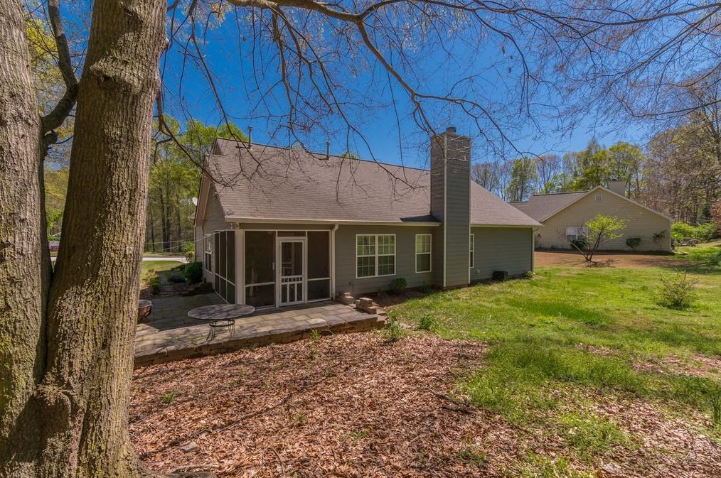 256 Blackberry Ln, Pendergrass, GA 30567