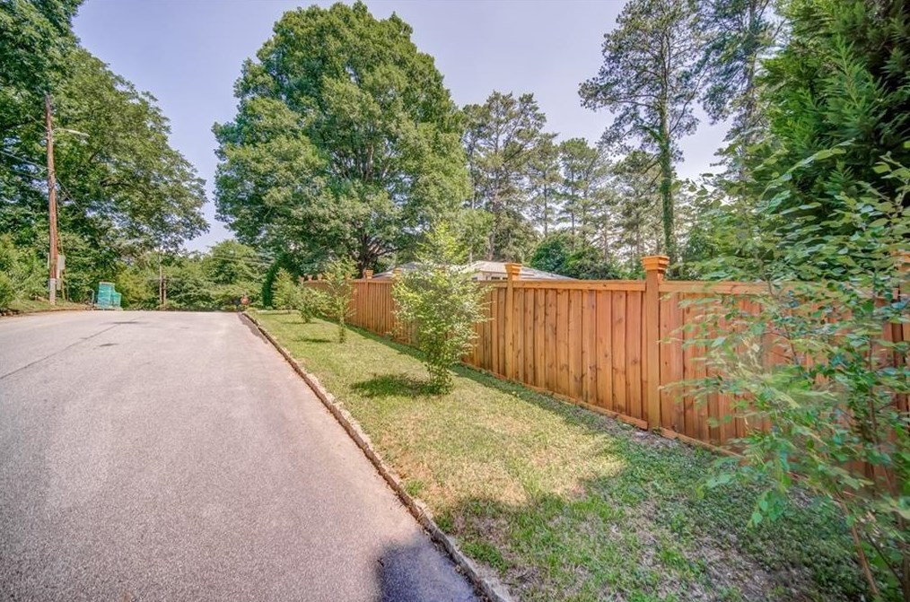 2069 Wilandrew Dr, Decatur GA  30033-0019 exterior