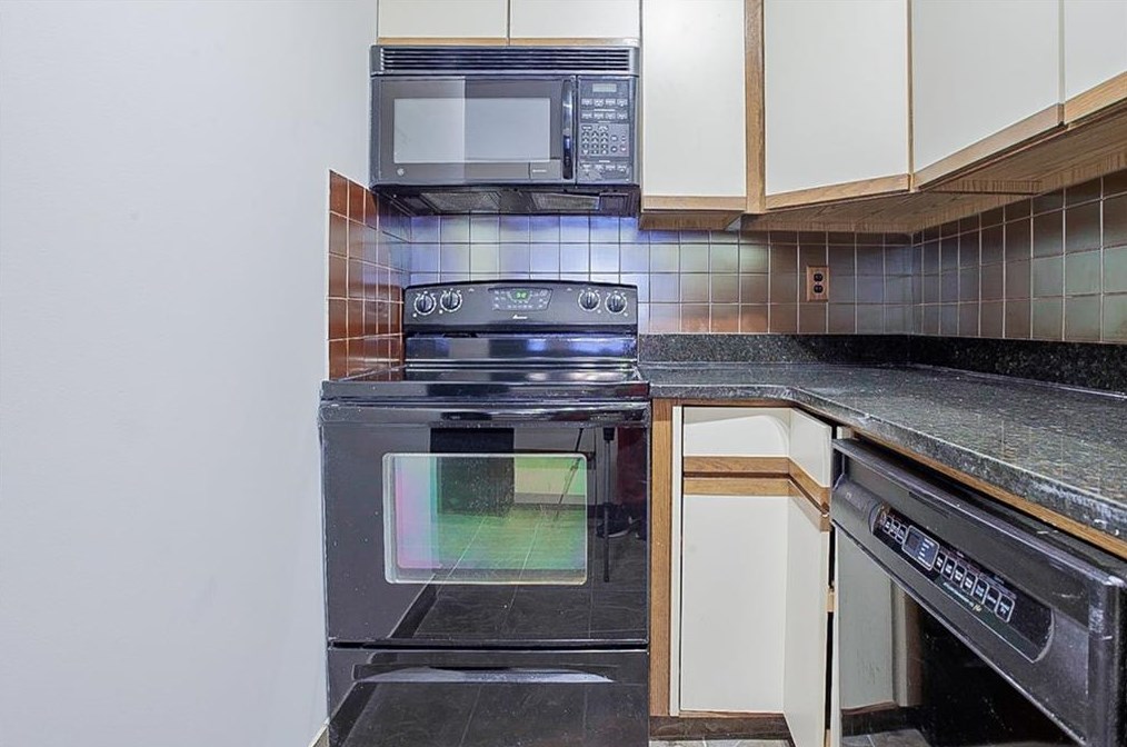 2219 Spring Walk Ct, Atlanta, GA 30341-1656