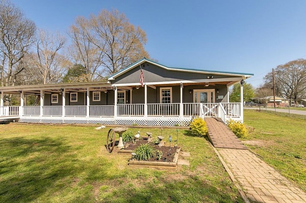 60 Knight Dr, Cedartown, GA 30125-5394