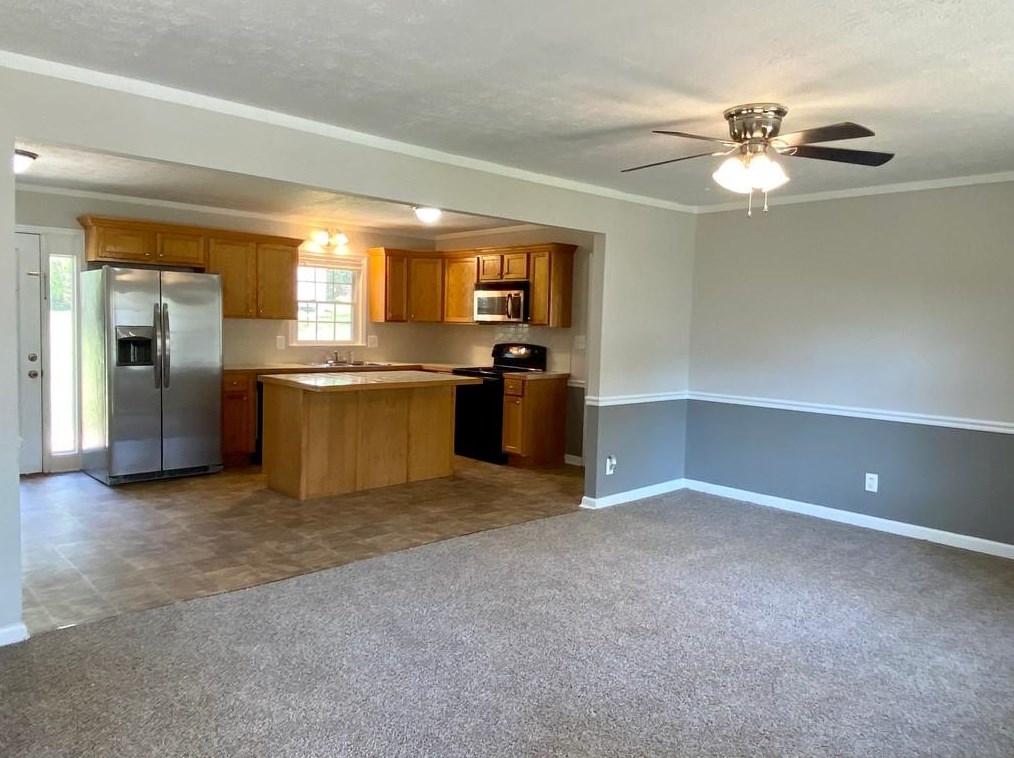 6353 Shore Cir, Douglasville, GA 30135-3609