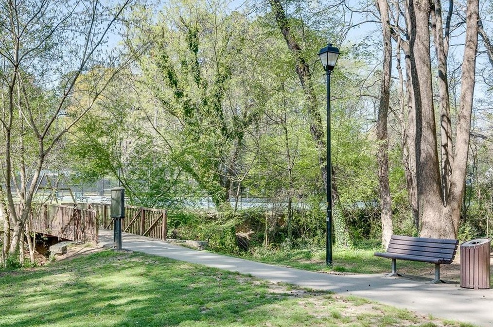 1177 Church St, Decatur GA  30030-1568 exterior