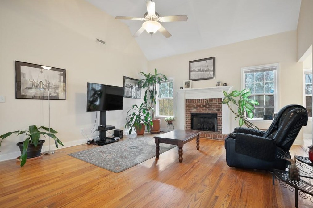 110 Granny Smith Dr, Calhoun GA 30701-4583 exterior