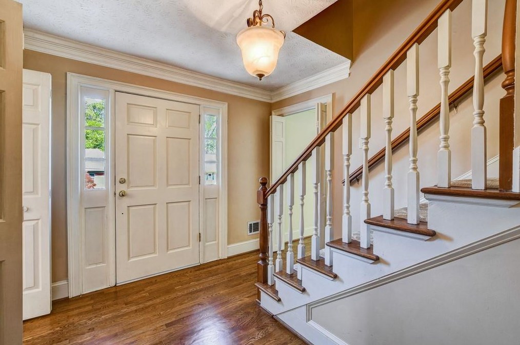 4931 Huntshire Ln, Lilburn, GA 30047