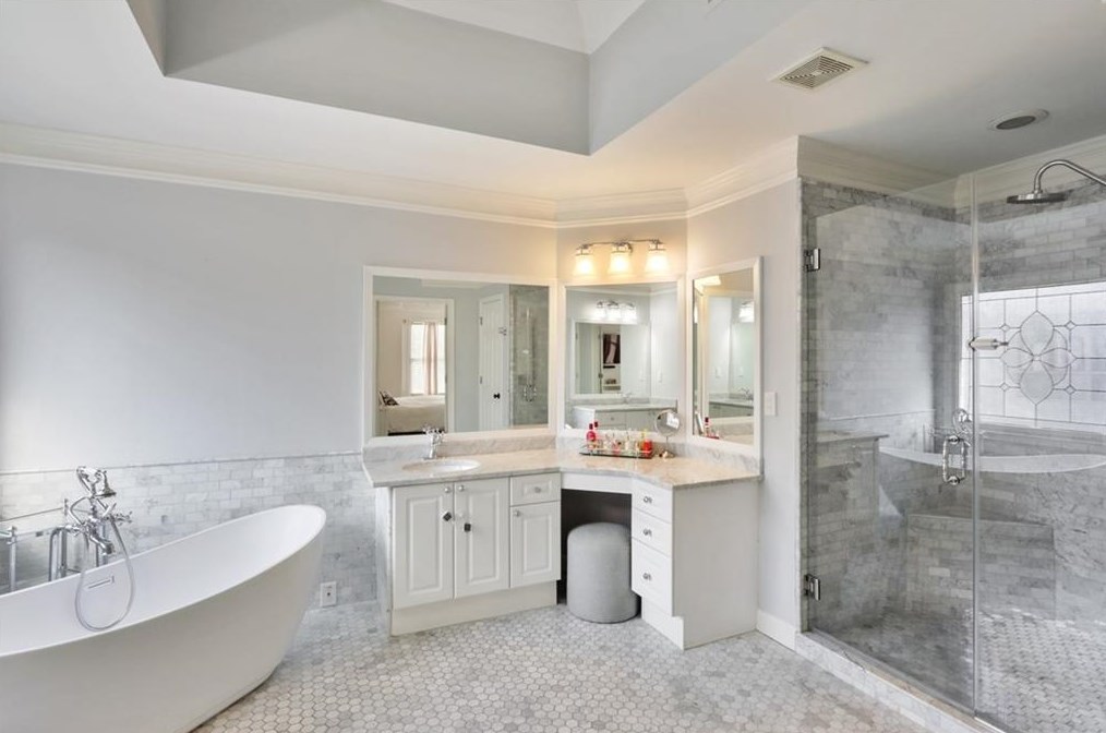 2257 Wayside Dr, Atlanta GA  30319-4009 exterior