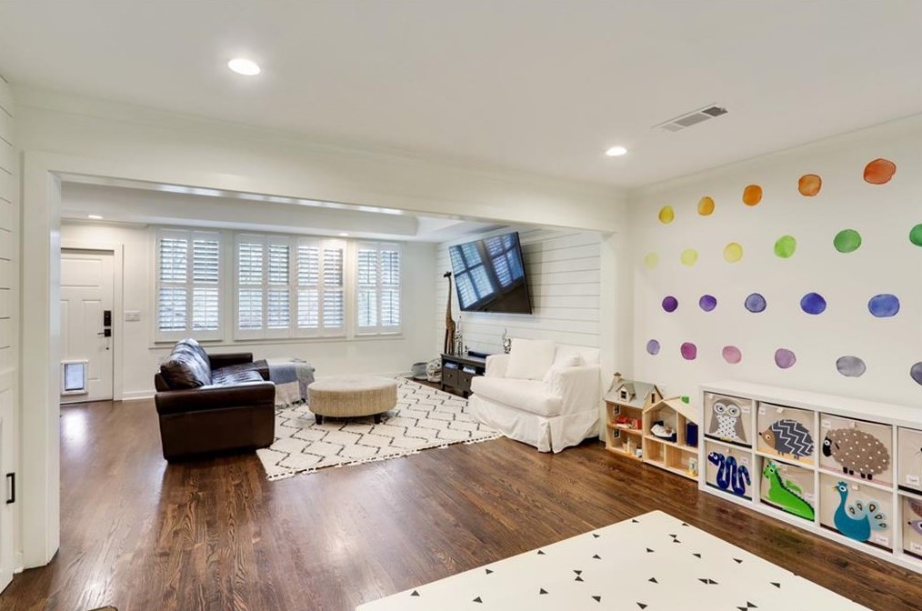 2257 Wayside Dr, Atlanta GA  30319-4009 exterior