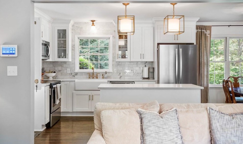 6500 Whispering Ln, Atlanta GA  30328-3065 exterior